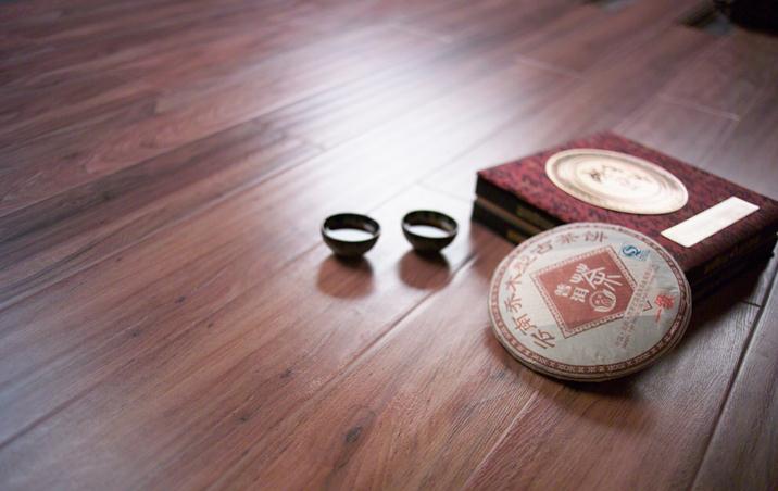 铺好的木地板近景拍摄